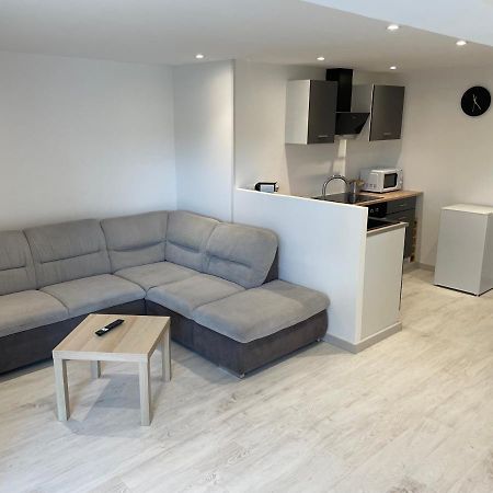 Joli Logement Au Pied Des Alpilles Eyguieres Exterior photo